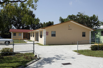 2154-2160 NW 61st St in Miami, FL - Building Photo - Building Photo