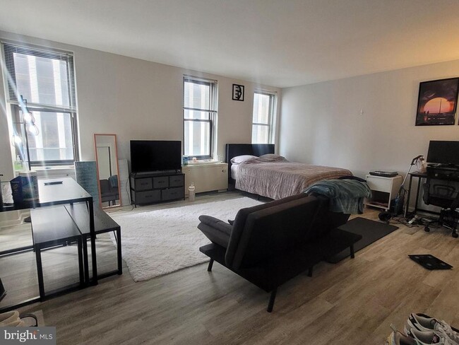 135 S 19th St