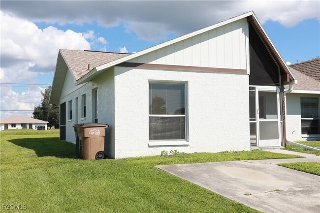 1733 NE 7th Pl in Cape Coral, FL - Building Photo - Building Photo