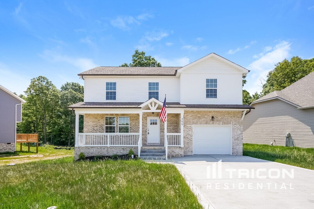 399 Green Hills Dr in Springfield, TN - Building Photo