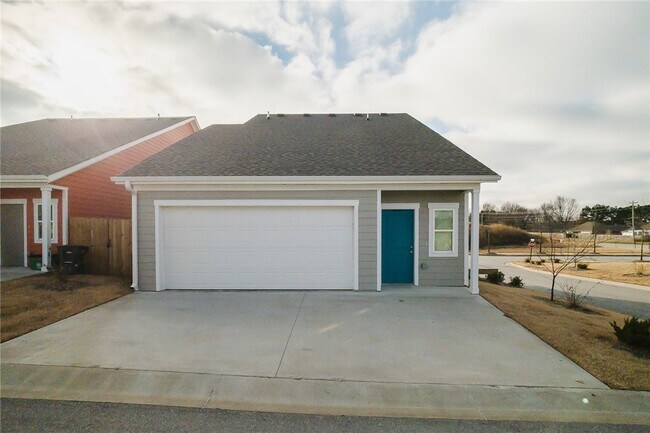 1636 N Golf Club Dr in Fayetteville, AR - Building Photo - Building Photo