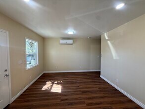 1057 E Salt Lake St, Unit A in Long Beach, CA - Building Photo - Building Photo