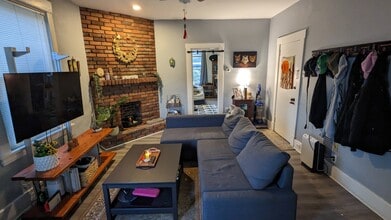 615 Greenfield Ave, Unit 615 #2 in Pittsburgh, PA - Building Photo - Building Photo