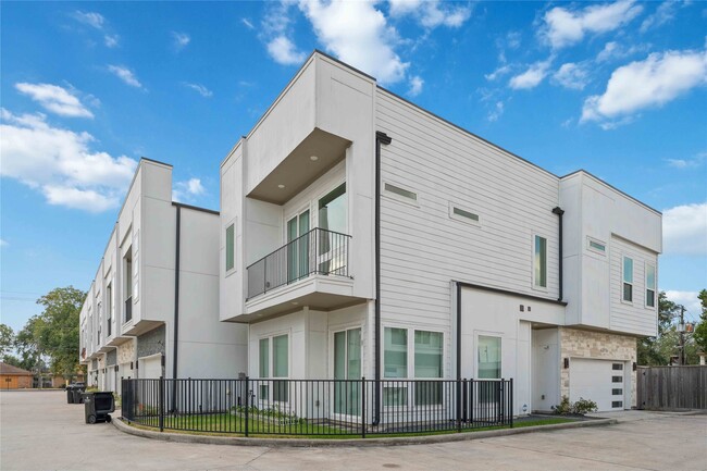 4515 Whitney Pkwy
