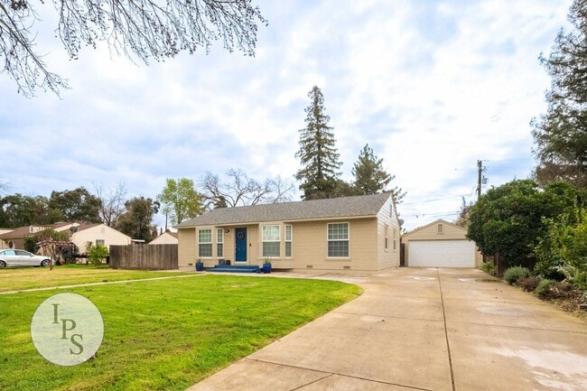 810 E Saginaw Way in Fresno, CA - Building Photo - Building Photo
