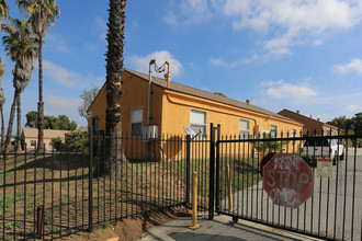 299-312 Willie James Jones Ave in San Diego, CA - Building Photo - Building Photo