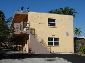 2915 Broadway Ave in West Palm Beach, FL - Foto de edificio - Building Photo