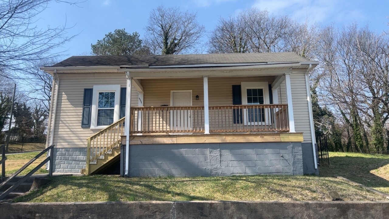 607 Sunnyside St in Danville, VA - Building Photo