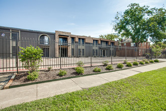 Kimpton Apartments on Bennett in Dallas, TX - Building Photo - Building Photo