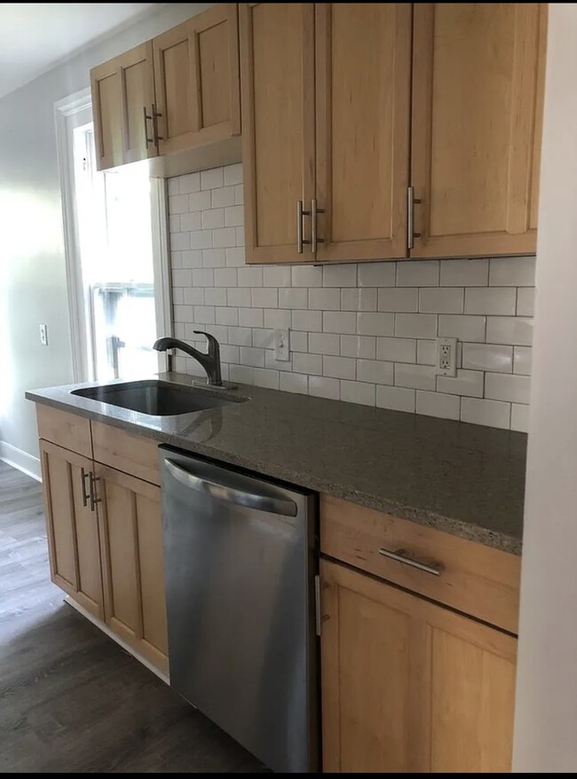 34 Canfield Pl, Unit #2 in Rochester, NY - Foto de edificio - Building Photo