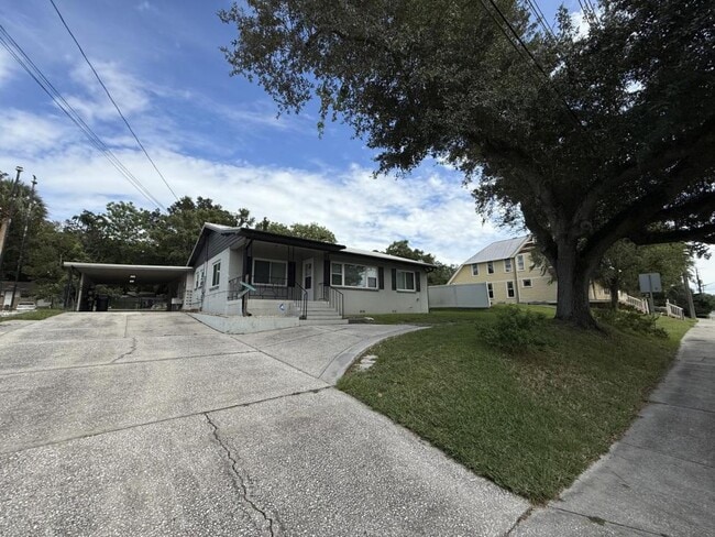 property at 517 NE 8th Ave