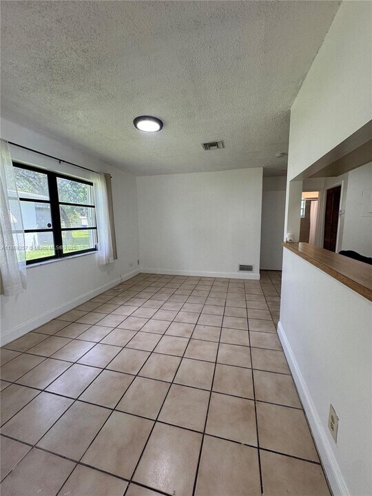 1637 Johnson St in Hollywood, FL - Building Photo