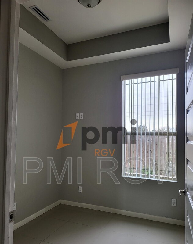 1405 W Kiwi Ave in Pharr, TX - Foto de edificio - Building Photo