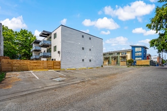 1725 SW Barton St in Seattle, WA - Building Photo - Building Photo