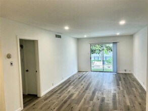 2601 Bellefontaine in Houston, TX - Building Photo - Building Photo