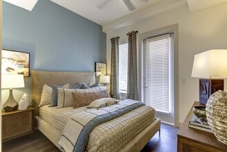 Alexan Rivercrest in Austin, TX - Foto de edificio - Building Photo