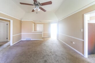 6770 Lake Point Cir in Memphis, TN - Building Photo - Building Photo