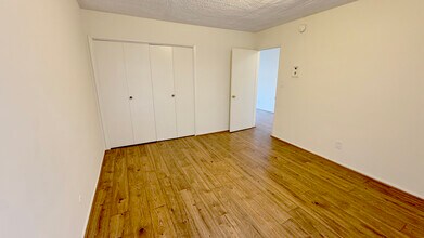 701 S St Andrews Pl, Unit 211 in Los Angeles, CA - Building Photo - Building Photo