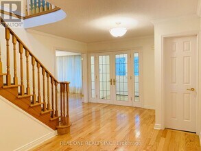 1759 Sherwood Forrest Cir in Mississauga, ON - Building Photo - Building Photo