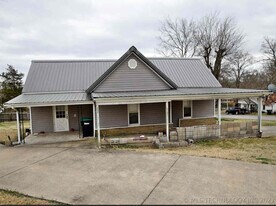 424 W Chickasaw St in Tahlequah, OK - Building Photo