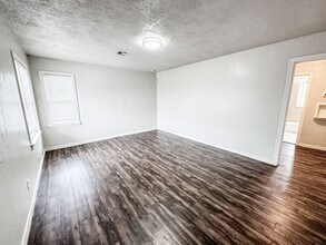 2528 W I 44 Service Rd in Oklahoma City, OK - Building Photo - Building Photo