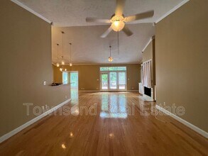 7049 Pitcairn Dr in Fayetteville, NC - Building Photo - Building Photo