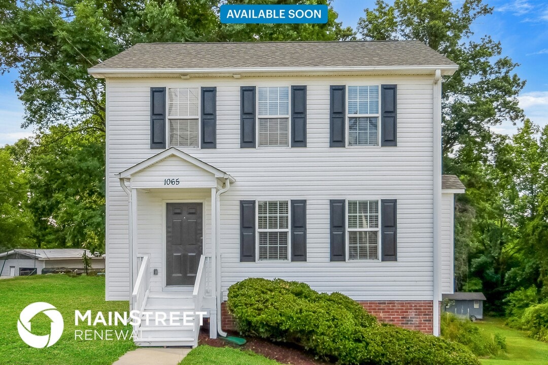 1065 Ball Park Rd in Thomasville, NC - Building Photo