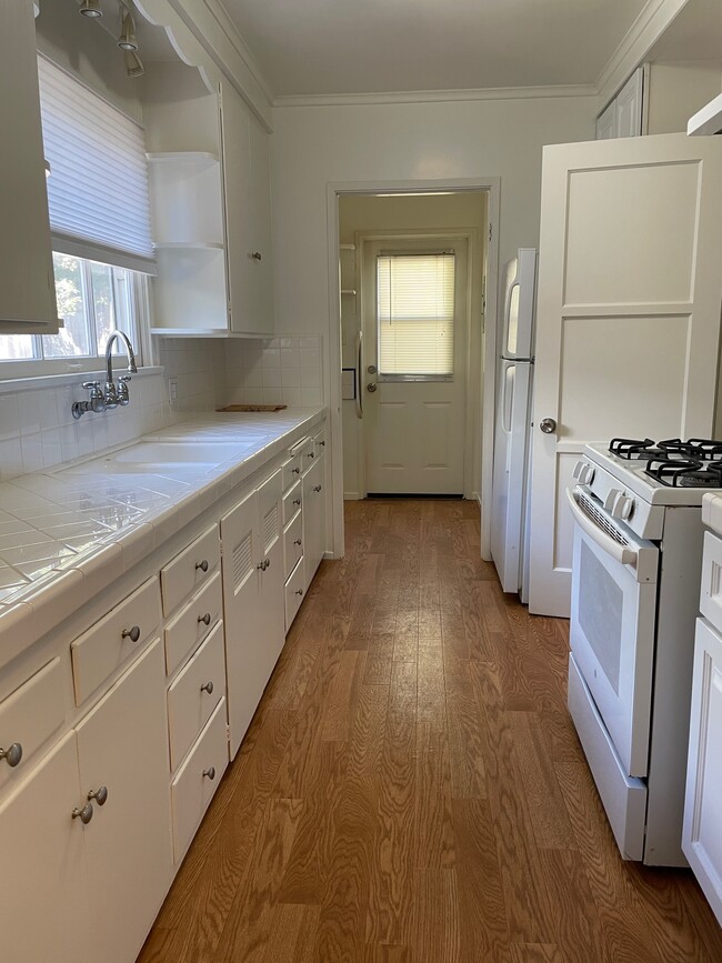 933 16th St, Unit 933 in Santa Monica, CA - Building Photo - Building Photo