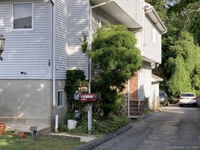 44 Euclid Ave in Stamford, CT - Foto de edificio - Building Photo