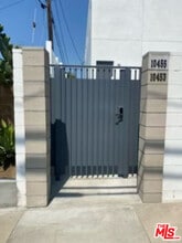 10453 Etiwanda Ave in Los Angeles, CA - Building Photo - Building Photo