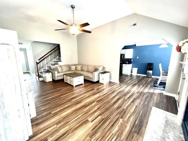 1304 Belle Grove Cir in Hanahan, SC - Building Photo - Building Photo
