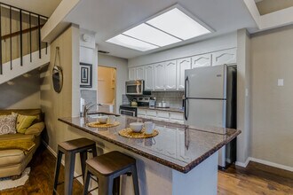 2008 Jones Rd in Austin, TX - Building Photo - Building Photo