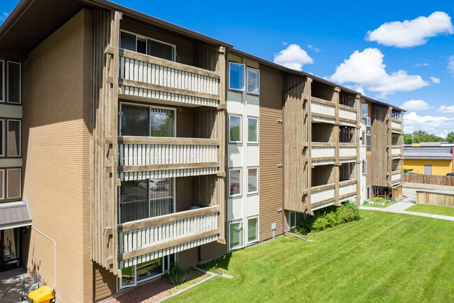 Lakeview Mews in Calgary, AB - Building Photo - Building Photo
