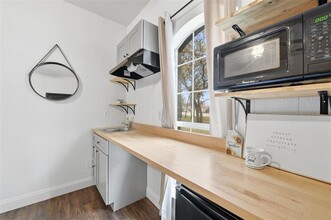 156 Howard Newby Ln in Springtown, TX - Foto de edificio - Building Photo