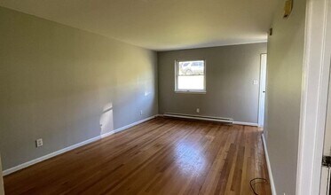 1033 Jeanette Ave in Vinton, VA - Building Photo - Building Photo