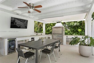 7825 SW 72nd Ave in Miami, FL - Building Photo - Building Photo