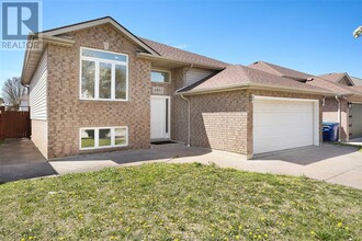 4881 Juliet Crescent in Windsor, ON - Building Photo - Building Photo