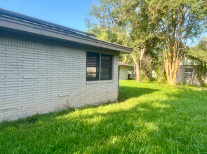 502 N Mahan St in Richwood, TX - Foto de edificio - Building Photo