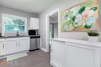 2737 Claire Terrace in Decatur, GA - Foto de edificio - Building Photo