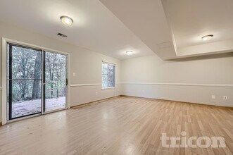 7832 Falling Leaves Ct in Ellicott City, MD - Foto de edificio - Building Photo