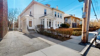 73 Green St, Unit 2 in Brookline, MA - Building Photo