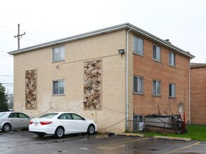 9600 Golf Ter in Des Plaines, IL - Building Photo - Building Photo