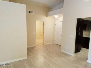 2442 W Park Ave in Chandler, AZ - Foto de edificio - Building Photo