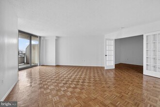 7111 Woodmont Ave in Chevy Chase, MD - Building Photo - Building Photo