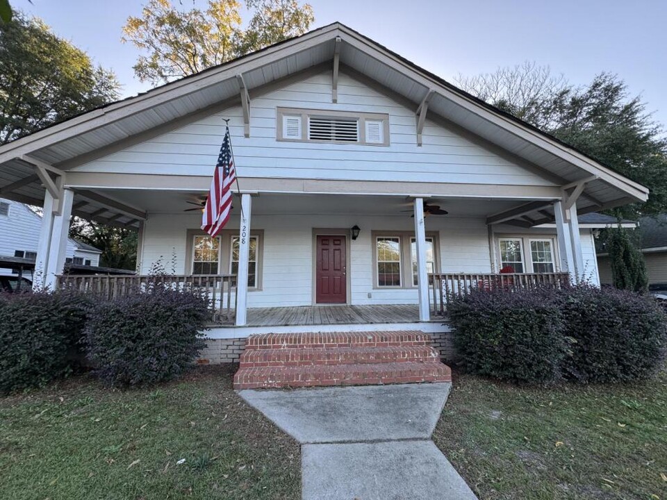 208 S Dargan St in Darlington, SC - Building Photo