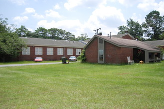 5715 Skidaway Rd in Savannah, GA - Foto de edificio - Building Photo