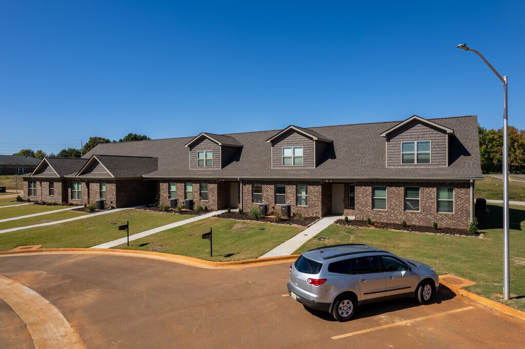 Lucas Ferry Townhomes Athens, AL Apartments