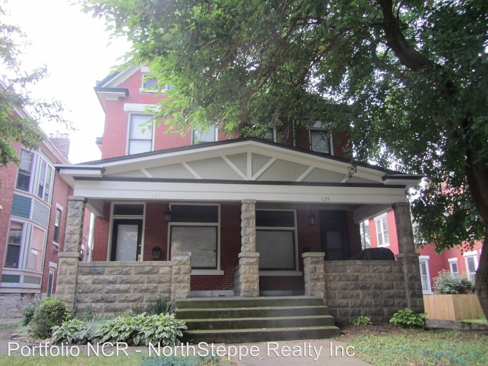 127 W Hubbard Ave in Columbus, OH - Building Photo