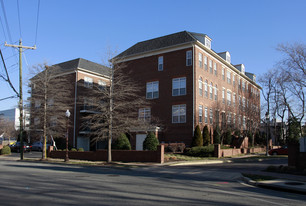 Lincoln Courts in Arlington, VA - Building Photo
