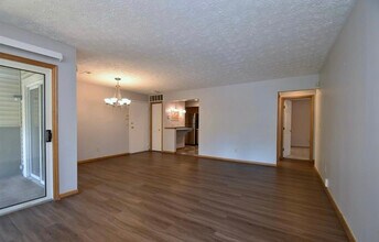 1448 Cedarwood Dr, Unit D1 in Westlake, OH - Building Photo - Building Photo